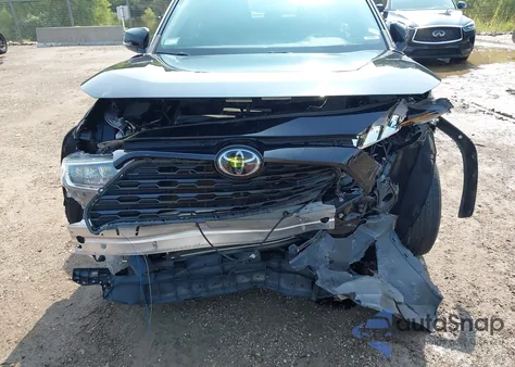 2021 Toyota Rav4 Xle z USA, uszkodzony, nr VIN 2T3P1RFV0MC166900